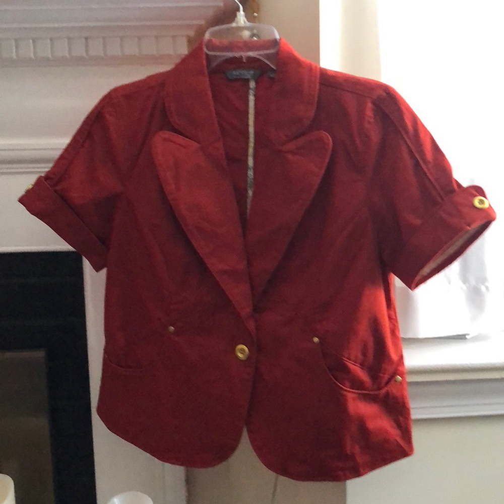 Short cotton jacket, pockets, hardware accents